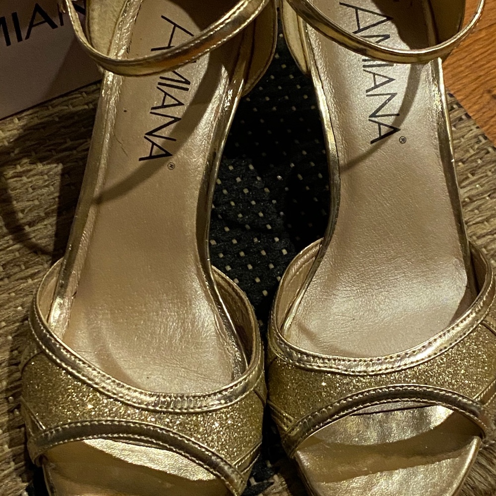 Girl’s dress shoes